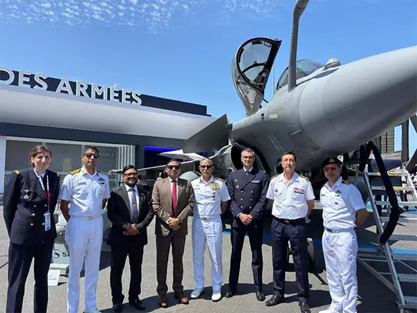 भारतीय रक्षा प्रतिनिधिमंडल ने Paris में फ्रांसीसी अधिकारियों से मुलाकात की भारतीय रक्षा प्रतिनिधिमंडल ने Paris में फ्रांसीसी अधिकारियों से मुलाकात की