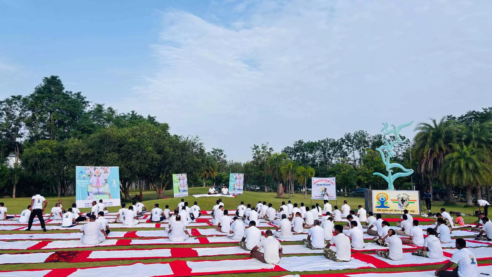 रायपुर एयरपोर्ट में योग किया गया, फोटो रायपुर एयरपोर्ट में योग किया गया, फोटो