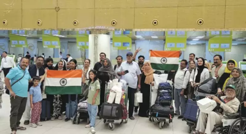 ईरान ने 1000 भारतीय छात्रों के लिए हवाई क्षेत्र खोला ईरान ने 1000 भारतीय छात्रों के लिए हवाई क्षेत्र खोला