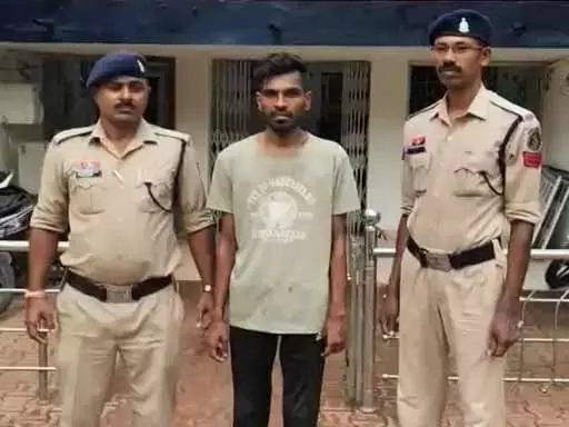 अननेचुरल सेक्स का वीडियो बनाकर मालिक से वसूला 29 लाख रुपए, सुपरवाइजर गिरफ्तार अननेचुरल सेक्स का वीडियो बनाकर मालिक से वसूला 29 लाख रुपए, सुपरवाइजर गिरफ्तार