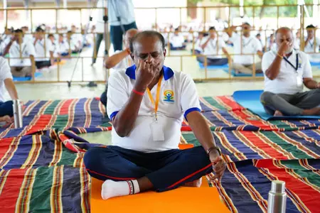 योग केवल शारीरिक व्यायाम नहीं आंतरिक शांति और सामूहिक कल्याण का मार्ग भी: एचडी कुमारस्वामी योग केवल शारीरिक व्यायाम नहीं आंतरिक शांति और सामूहिक कल्याण का मार्ग भी: एचडी कुमारस्वामी