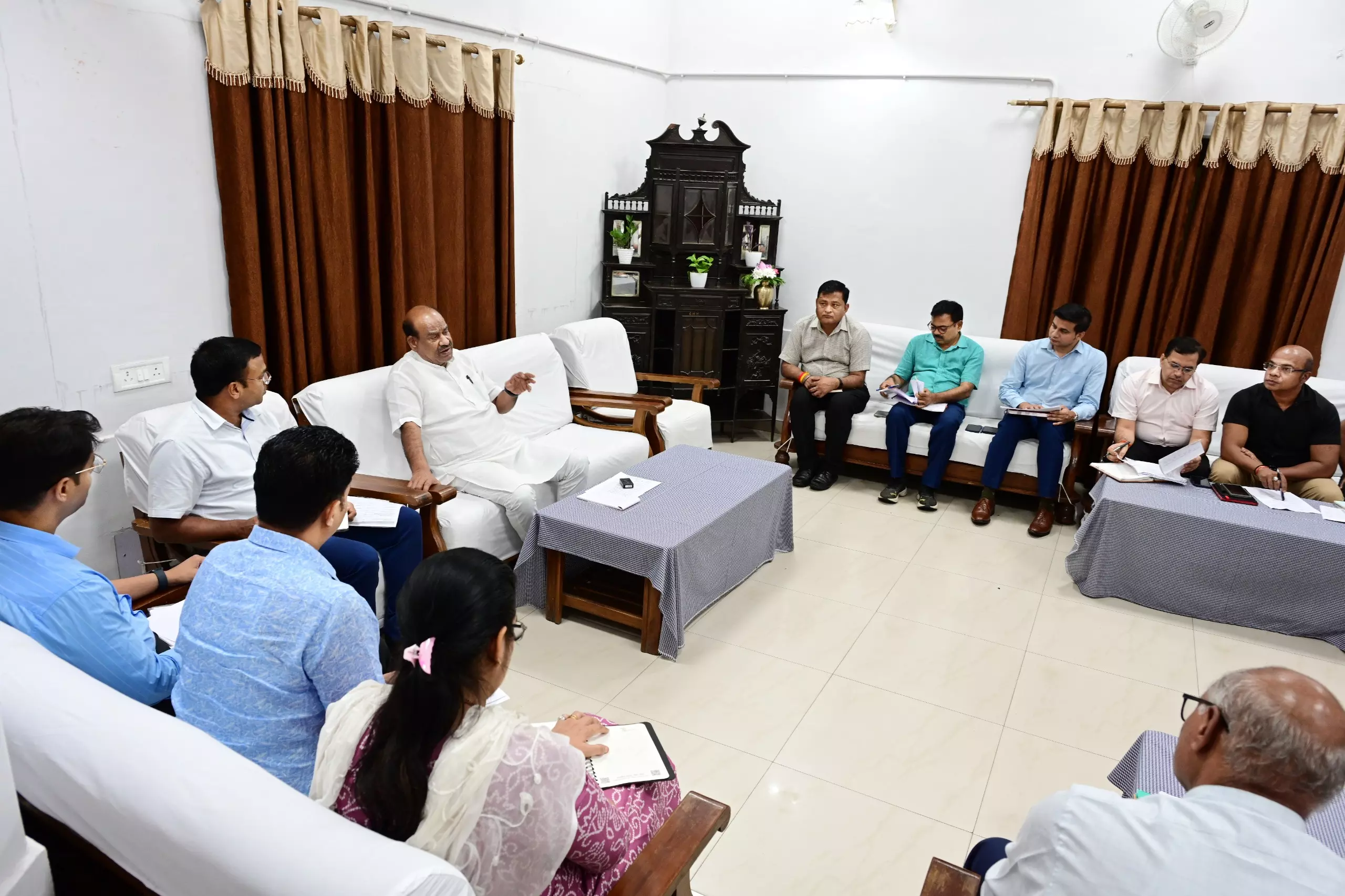Jaipur: जन आंदोलन से पूरा होगा 11 लाख पौधारोपण का लक्ष्य- लोकसभा अध्यक्ष Jaipur: जन आंदोलन से पूरा होगा 11 लाख पौधारोपण का लक्ष्य- लोकसभा अध्यक्ष