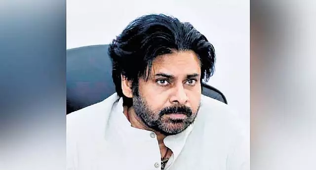 Pawan Kalyan ने असामाजिक तत्वों और उपद्रवियों को चेतावनी दी Pawan Kalyan ने असामाजिक तत्वों और उपद्रवियों को चेतावनी दी