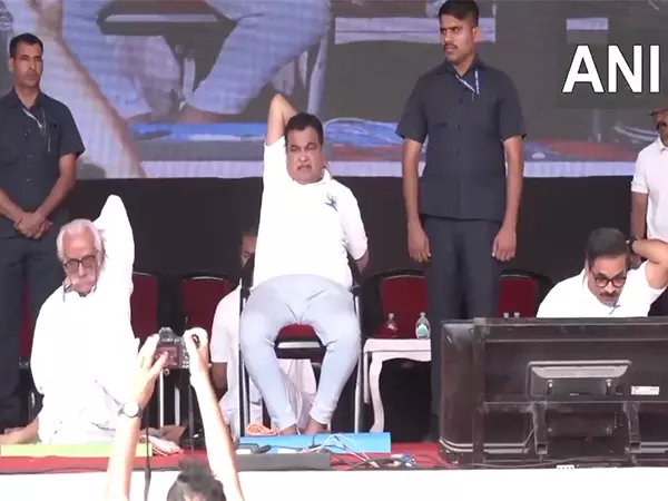 PM मोदी के प्रयासों से योग दुनिया भर में मनाया जा रहा है: केंद्रीय मंत्री नितिन गडकरी PM मोदी के प्रयासों से योग दुनिया भर में मनाया जा रहा है: केंद्रीय मंत्री नितिन गडकरी