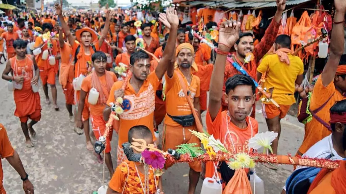 Meerut: कांवड़ यात्रा की तैयारियों पर कमिश्नर की सख्ती Meerut: कांवड़ यात्रा की तैयारियों पर कमिश्नर की सख्ती