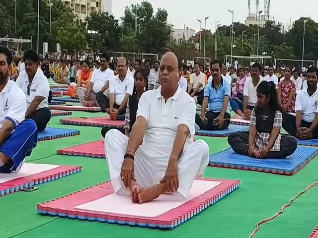 Nellore में 11 लाख से ज़्यादा प्रतिभागियों के साथ भव्य योग दिवस समारोह Nellore में 11 लाख से ज़्यादा प्रतिभागियों के साथ भव्य योग दिवस समारोह