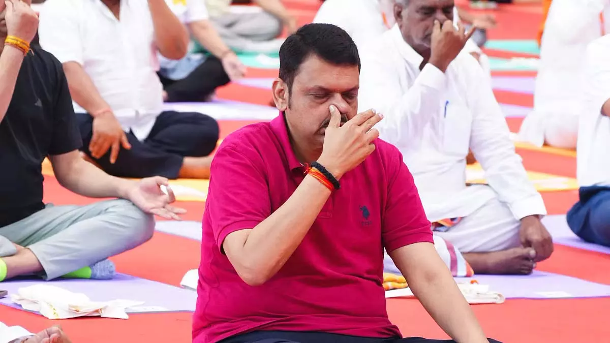 अंतर्राष्ट्रीय योग दिवस 2025 पर वारकरी भक्तियोग कार्यक्रम में महाराष्ट्र के CM अंतर्राष्ट्रीय योग दिवस 2025 पर वारकरी भक्तियोग कार्यक्रम में महाराष्ट्र के CM