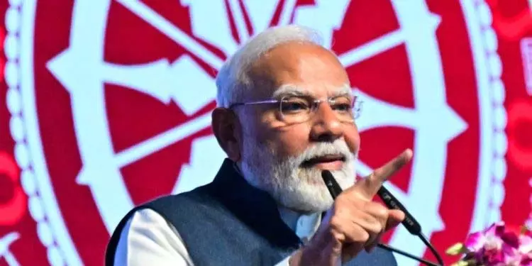 मोदी ने कांग्रेस पर आदिवासियों का शोषण कर राजनीतिक लाभ लेने का आरोप लगाया मोदी ने कांग्रेस पर आदिवासियों का शोषण कर राजनीतिक लाभ लेने का आरोप लगाया
