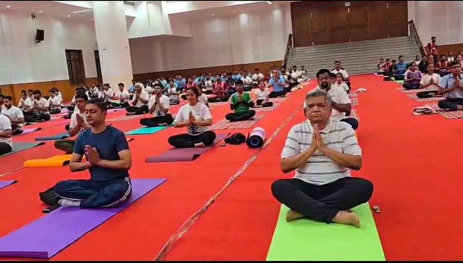 अंतर्राष्ट्रीय योग दिवस : बेलगाम सुवर्ण सौधा में योग दिवस समारोह अंतर्राष्ट्रीय योग दिवस : बेलगाम सुवर्ण सौधा में योग दिवस समारोह