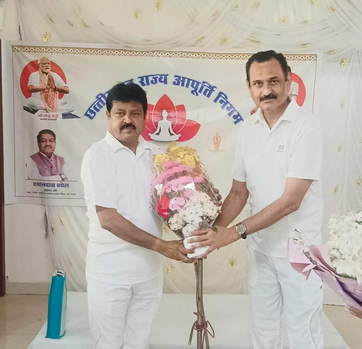 एक पृथ्वी, एक स्वास्थ्य की थीम पर नागरिक आपूर्ति निगम ने मनाया योग दिवस एक पृथ्वी, एक स्वास्थ्य की थीम पर नागरिक आपूर्ति निगम ने मनाया योग दिवस