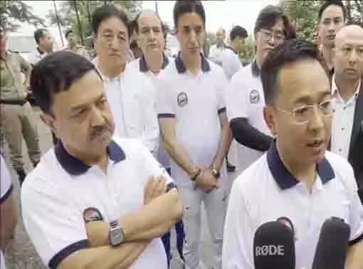 योग दिवस पर सिक्किम सीएम ने किया योग, राज्य को स्वास्थ्य पर्यटन का वैश्विक गंतव्य बनाने का आह्वान योग दिवस पर सिक्किम सीएम ने किया योग, राज्य को स्वास्थ्य पर्यटन का वैश्विक गंतव्य बनाने का आह्वान