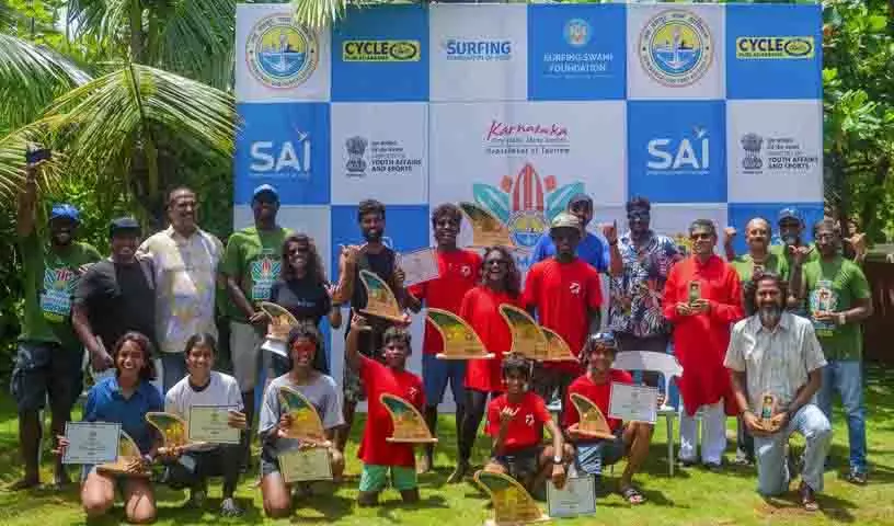 Srikanth और कमाली ने 2025 राष्ट्रीय सर्फिंग चैम्पियनशिप में अपना खिताब बरकरार रखा Srikanth और कमाली ने 2025 राष्ट्रीय सर्फिंग चैम्पियनशिप में अपना खिताब बरकरार रखा