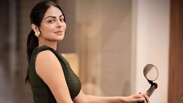 बॉलीवुड में लौट रही Neeru Bajwa, सन ऑफ सरदार 2 में दिखाएंगी जलवा बॉलीवुड में लौट रही Neeru Bajwa, सन ऑफ सरदार 2 में दिखाएंगी जलवा