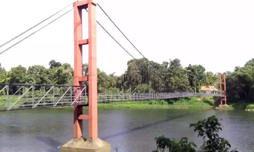 पुनर्निर्माण के लिए सात साल का इंतजार; भीषण बाढ़ में झूला पुल नष्ट हो गया पुनर्निर्माण के लिए सात साल का इंतजार; भीषण बाढ़ में झूला पुल नष्ट हो गया