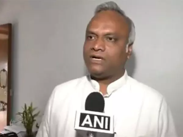 प्रियांक खड़गे का सवाल: अमेरिका यात्रा पर पहले इनकार, फिर अनुमति क्यों? प्रियांक खड़गे का सवाल: अमेरिका यात्रा पर पहले इनकार, फिर अनुमति क्यों?
