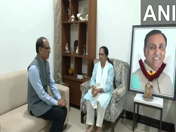 शिवराज सिंह चौहान ने विजय रूपाणी के परिजनों से मुलाकात की, दिवंगत नेता को श्रद्धांजलि दी शिवराज सिंह चौहान ने विजय रूपाणी के परिजनों से मुलाकात की, दिवंगत नेता को श्रद्धांजलि दी