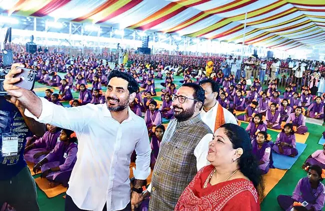 मोदी को उपहार स्वरूप एक रिकॉर्ड: Minister Lokesh मोदी को उपहार स्वरूप एक रिकॉर्ड: Minister Lokesh
