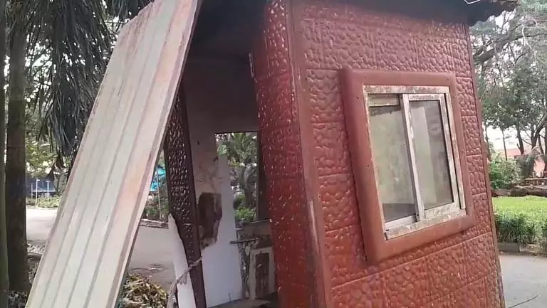 GOA: कला अकादमी में सुरक्षा बूथ की हालत खस्ता, खराब रखरखाव पर चिंता जताई GOA: कला अकादमी में सुरक्षा बूथ की हालत खस्ता, खराब रखरखाव पर चिंता जताई
