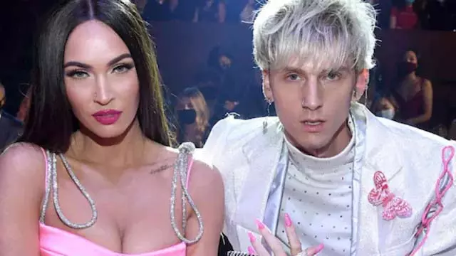 Machine Gun Kelly और मेगन फॉक्स ने बताई बेटी ‘सागा ब्लेड’ का खास नामकरण Machine Gun Kelly और मेगन फॉक्स ने बताई बेटी ‘सागा ब्लेड’ का खास नामकरण