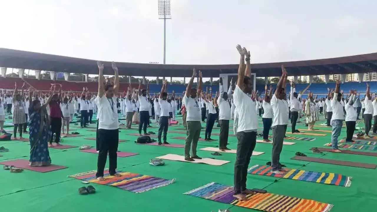 Telangana: टीजी आज योग दिवस समारोह के लिए तैयार Telangana: टीजी आज योग दिवस समारोह के लिए तैयार