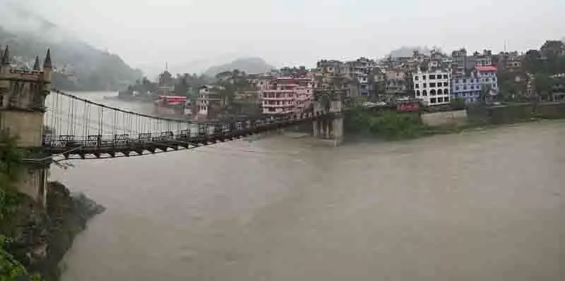 Mandi: भारी बारिश के बाद ब्यास नदी का जलस्तर बढ़ा, सुरक्षा सलाह जारी Mandi: भारी बारिश के बाद ब्यास नदी का जलस्तर बढ़ा, सुरक्षा सलाह जारी