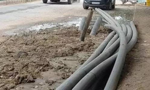 Gurgaon: बुनियादी सुविधाओं के लिए संघर्ष, RWA और बिल्डर पर उठे सवाल Gurgaon: बुनियादी सुविधाओं के लिए संघर्ष, RWA और बिल्डर पर उठे सवाल