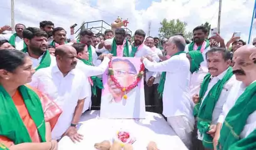 Harish Rao ने प्रोफेसर जयशंकर की पुण्यतिथि पर श्रद्धांजलि अर्पित की Harish Rao ने प्रोफेसर जयशंकर की पुण्यतिथि पर श्रद्धांजलि अर्पित की