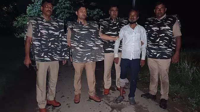 मासूम से दुष्कर्म का आरोपी एनकाउंटर में घायल, पुलिस ने पकड़ा मासूम से दुष्कर्म का आरोपी एनकाउंटर में घायल, पुलिस ने पकड़ा