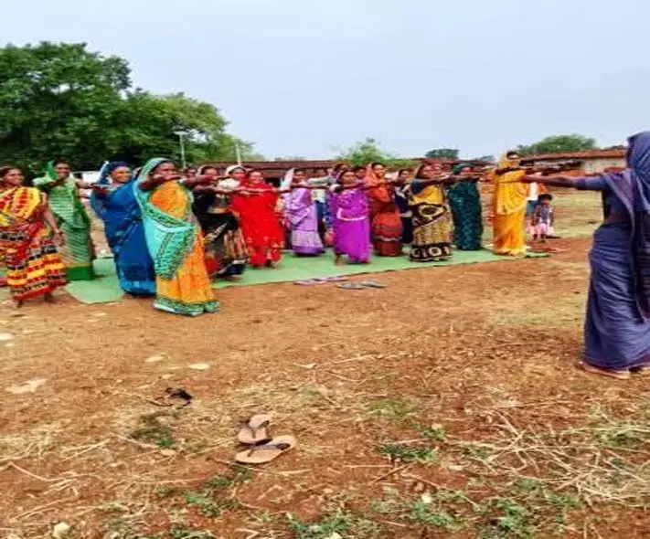 अमृत सरोवरों में विशेष योग सत्र और पर्यावरण संरक्षण के लिए जागरूकता अभियान अमृत सरोवरों में विशेष योग सत्र और पर्यावरण संरक्षण के लिए जागरूकता अभियान