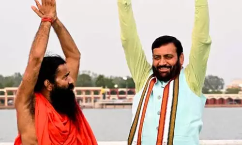 CM नायब सिंह सैनी ने योग गुरू रामदेव के साथ किया योग