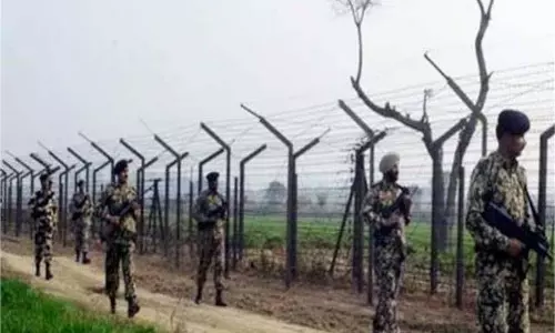 Jammu Kashmir: संदिग्ध वस्तु ने मचाया हड़कंप, जांच शुरू Jammu Kashmir: संदिग्ध वस्तु ने मचाया हड़कंप, जांच शुरू