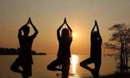 Happy Yoga Day 2025: इन जागरूकता संदेशों के माध्यम से सभी को योग करने के लिए प्रेरित करें