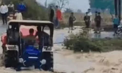 MP News: बारिश के दौरान नाले हुए ओवरफ्लो , ट्रैक्टर-ट्रॉली फंसी