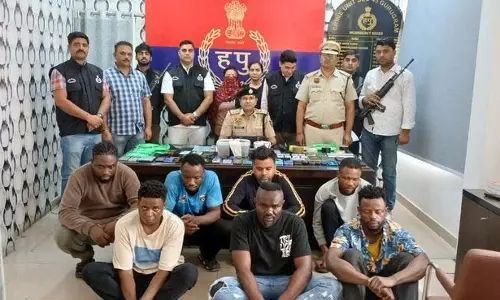 अंतरराष्ट्रीय ड्रग रैकेट का भंडाफोड़, 7 विदेशी नागरिकों सहित 8 गिरफ्तार अंतरराष्ट्रीय ड्रग रैकेट का भंडाफोड़, 7 विदेशी नागरिकों सहित 8 गिरफ्तार