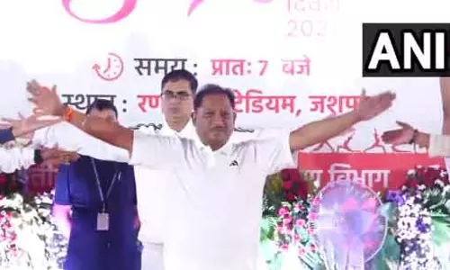 हेल्थी रहने का संदेश, योग करते CM विष्णुदेव साय का वीडियो
