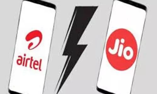 Jio vs Airtel vs Vi: जानें 600 रुपये से कम में कौन दे रहा ज्यादा बेनिफिट्स Jio vs Airtel vs Vi: जानें 600 रुपये से कम में कौन दे रहा ज्यादा बेनिफिट्स