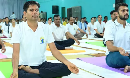 11th International Yoga Day, मंत्री ओपी चौधरी ने रायगढ़ स्टेडियम में किया योग 11th International Yoga Day, मंत्री ओपी चौधरी ने रायगढ़ स्टेडियम में किया योग
