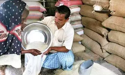 बुजुर्गों को उचित मूल्य की दुकानों पर पहचान के लिए वैकल्पिक पद्धति की आवश्यकता है