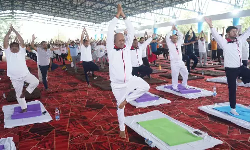 सांसद बृजमोहन अग्रवाल ने बलौदाबाजार में किया योग