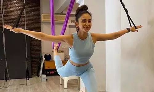 International Yoga Day: इन बॉलीवुड अभिनेत्रियों ने योग को दी अहमियत