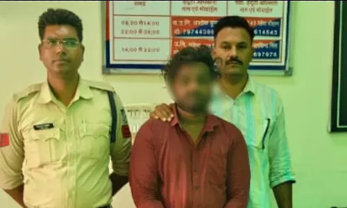इंदौर में कर्ज चुकाने के लिए किए गए अपराध: कर्ज में डूबा युवक 12 चोरी के मोबाइल फोन के साथ पकड़ा गया इंदौर में कर्ज चुकाने के लिए किए गए अपराध: कर्ज में डूबा युवक 12 चोरी के मोबाइल फोन के साथ पकड़ा गया