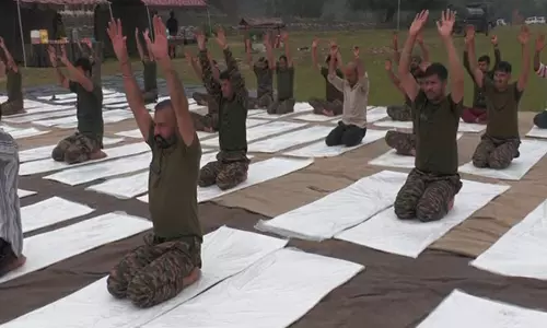 भारतीय सेना ने Poonch में स्थानीय लोगों के साथ 11वां अंतर्राष्ट्रीय योग दिवस मनाया