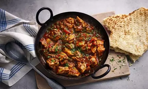 Recipe: इस रेसिपी से घर पर बनाएं मसालेदार रोस्टेड चिकन Recipe: इस रेसिपी से घर पर बनाएं मसालेदार रोस्टेड चिकन