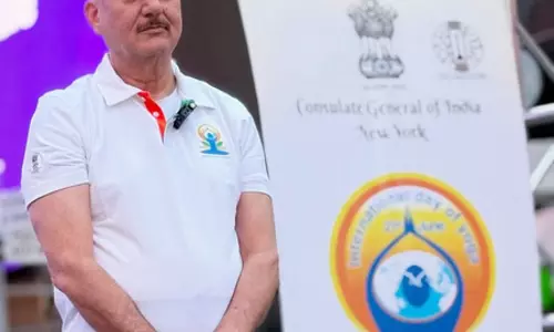 अनुपम खेर ने न्यूयॉर्क में मनाया योग दिवस, कहा- भारत का प्रतिनिधित्व करना गर्व की बात अनुपम खेर ने न्यूयॉर्क में मनाया योग दिवस, कहा- भारत का प्रतिनिधित्व करना गर्व की बात