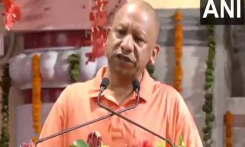 CM Yogi ने 11वें अंतर्राष्ट्रीय योग दिवस पर गोरखपुर में योग किया