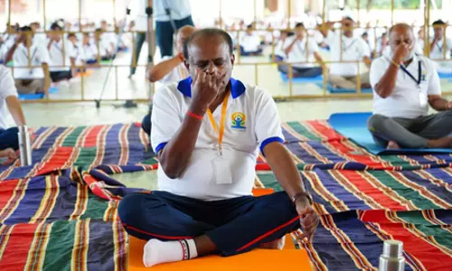 योग केवल शारीरिक व्यायाम नहीं आंतरिक शांति और सामूहिक कल्याण का मार्ग भी: एचडी कुमारस्वामी