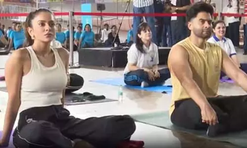 फिट इंडिया कल्ट योगाथन में रकुल और जैकी ने लिया हिस्सा, बोले- योग शॉर्टकट नहीं, बल्कि जुनून