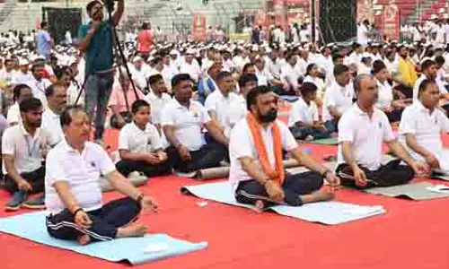 बिहार में योग के प्रति उत्साह, आमजन से लेकर मंत्रियों ने भी किया योगाभ्यास