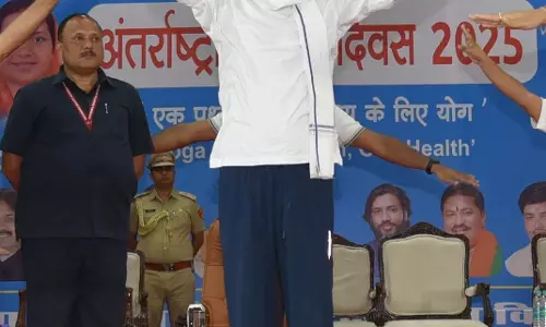 राज्यपाल डेका ने इंदिरा गांधी कृषि विश्वविद्यालय में किया योग