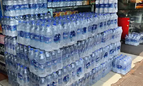 Kerala में शादियों, रेस्तराओं और पर्यटन क्षेत्रों में पानी की बोतलों पर प्रतिबंध लगाया जाएगा